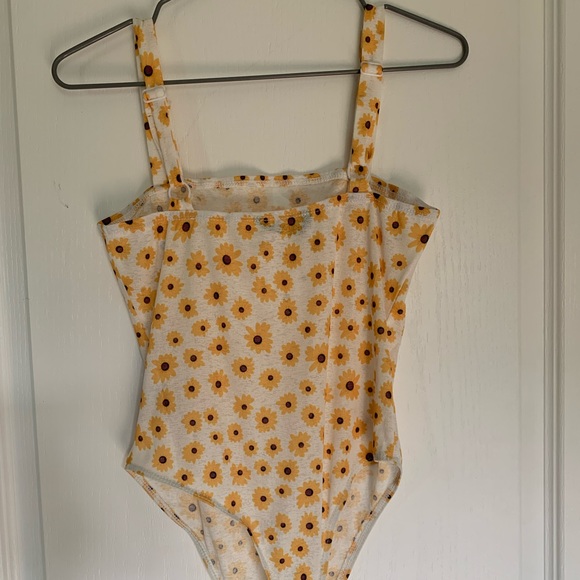 SHEIN Floral Cami Bodysuit - Picture 7 of 8